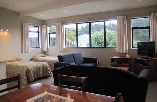 Porirua Hotel | Aotea Lodge