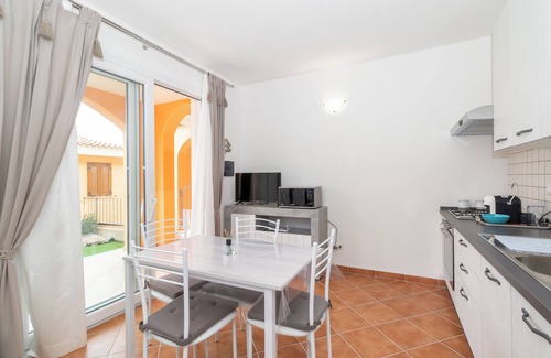Trinita d'Agultu Apartment | Apartment 'Green Garden F1' with Sea View Garden & Wi-Fi