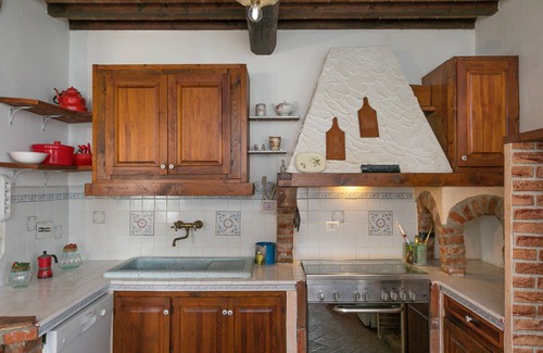 Montecatini Val di Cecina Apartment | Apartment "La Casa Colorata" with Shared Pool