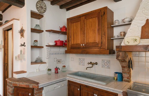 Montecatini Val di Cecina Apartment | Apartment "La Casa Colorata" with Shared Pool