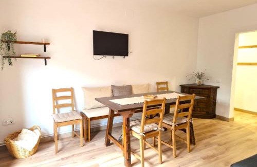 Esterri D'Aneu Apartment | Apartament familiar amb un balcó preciós al Pirineu by RURAL D'ÀNEU