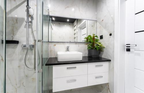 Bierutowice Apartment | Apartament Górski Horyzont - z widokiem na śnieżkę i prywatnym parkingiem by SpaceApart