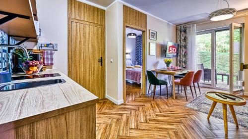Swieradow-Zdroj Apartment | Apartament Podróżniczy z prywatną Sauną blisko Elementsa - 5D Apartments