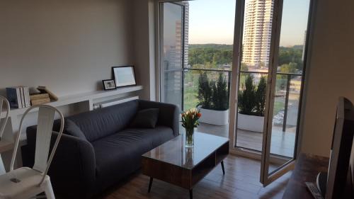 Katowice Apartment | APARTAMENT WŚRÓD 1000cy ŚWIATEŁ - z parkingiem w hali garażowej- duży balkon z leżakami - piekny widok nocą na panoramę Tysiaclecia