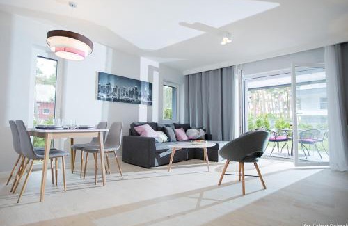 Pogorzelica Apartment | Apartament wrzos z ogródkiem