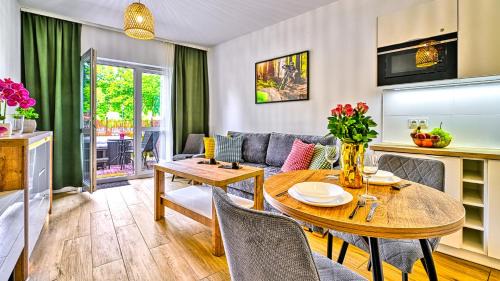 Swieradow-Zdroj Apartment | Apartament z prywatnym jacuzzi przy deptaku by Royal Aparts Holiday Mountain Residence