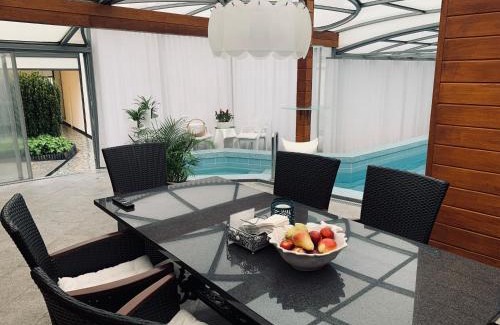 Sopot Apartment | Apartament z prywatnym, krytym basenem