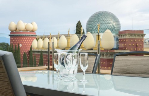 Figueres Apartment | Apartamento ático enfrente del Museo Dalí