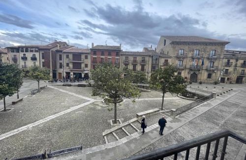 Briones Apartment | Apartamento Casa de los Arcos by Clabao