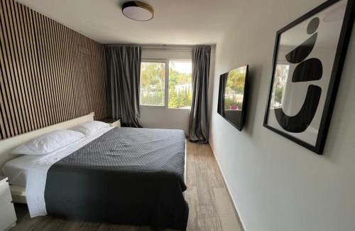 Carib Playa Apartment | Apartamento-Duplex de lujo en Marbella, Dunas de Artola