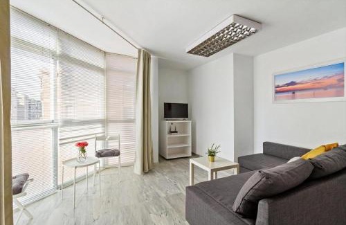 Perchel Sur Apartment | Apartamento luminoso cuarteles by greensol homes