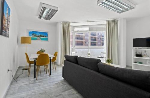 Perchel Sur Apartment | Apartamento luminoso cuarteles by greensol homes