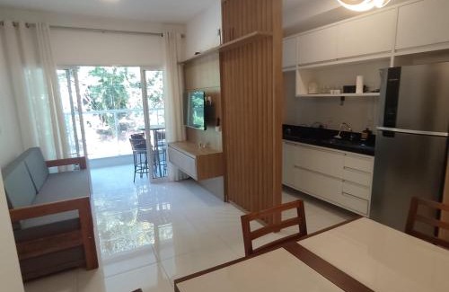 Toninhas Apartment | Apartamento novo a 350 m da praia das Toninhas em Ubatuba - 2 dormitórios sendo 1 suite, piscina, varanda gourmet com churrasqueira, ar condicionado, cozinha completa, garagem privativa