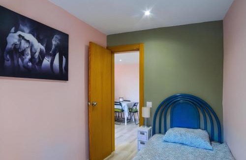 Nou Barris Apartment | Apartamento privado en el centro de Barcelona, ideal para familias y parejas, capacidad hasta 5 personas - ES-180-280