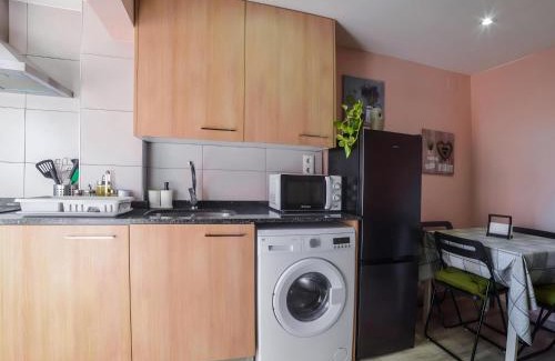 Nou Barris Apartment | Apartamento privado en el centro de Barcelona, ideal para familias y parejas, capacidad hasta 5 personas - ES-180-280