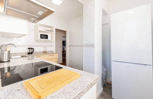 Malaga-Este Apartment | Apartamento Residencial Limonar with A/C & Wi-Fi