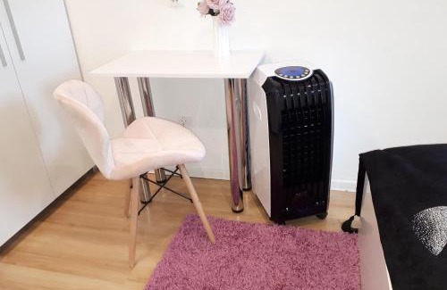 Kielce Apartment | apartamenty centrum Panoramiczna mała dwójka SWAN ŁABĘDŹ PROMENADA Klimatyzacja lodowa