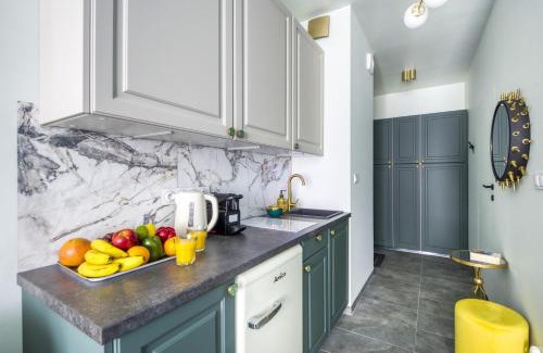 Marymount Apartment | Apartamenty MetroPark Krzemieniecka-Lux-next metro Słodowiec 10 min to center, free parking on the street