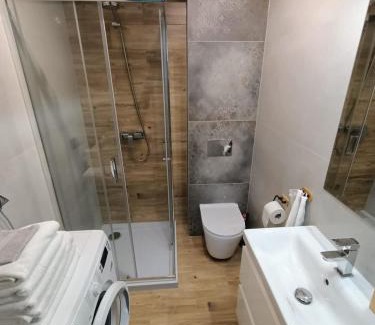 Kielce Apartment | Apartamenty PREMIUM, Faktura VAT, KLIMATYZACJA, AIR CONDITIONING, GROUND FLOOR, PARKING, PARTER, CISZA I SPOKÓJ, QUIET AND PLEASANT, IDEALNY NA ODPOCZYNEK PERFECT FOR REST