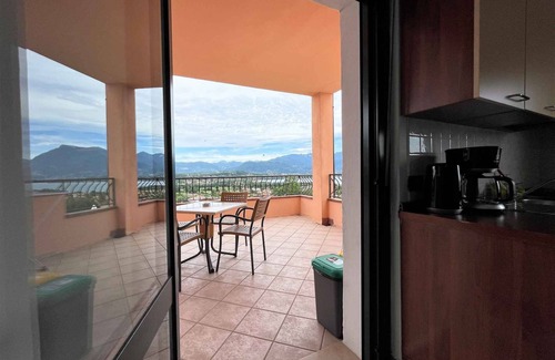 Manerba del Garda Condo | Apartement in Residence Bellavista with pool and air conditioning