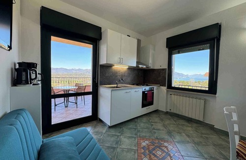 Manerba del Garda Condo | Apartement in Residence Bellavista with pool and air conditioning