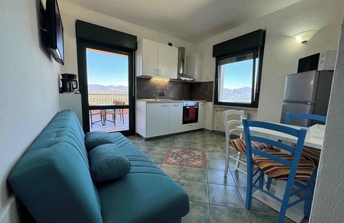 Manerba del Garda Condo | Apartement in Residence Bellavista with pool and air conditioning