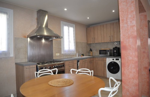 Saint-Florent Apartment | Apartement town Center, Rénové, 90m2 with balcony