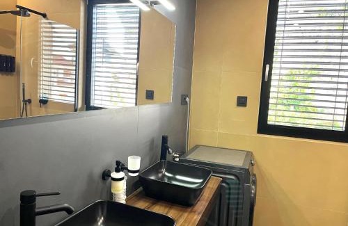 Sarsoni Apartment | Aparthotel Villa V with breakfast and free parking