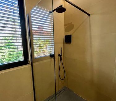 Sarsoni Apartment | Aparthotel Villa V with breakfast and free parking