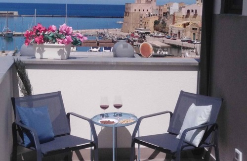 Castellammare del Golfo House | Apartment with Terrace with wonderful view of the gulf and the Castle