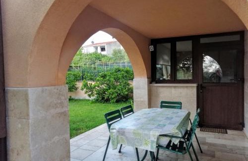 Stinjan Apartment | Apartman 100m2, full opremljen, privatni parking.