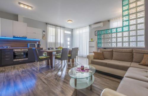 Novi Vinodolski Apartment | Apartman Vlatka - Novi Vinodolski