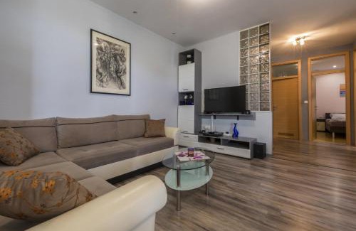 Novi Vinodolski Apartment | Apartman Vlatka - Novi Vinodolski