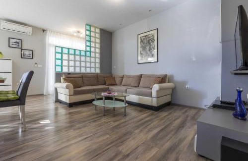 Novi Vinodolski Apartment | Apartman Vlatka - Novi Vinodolski