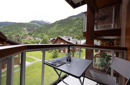 Les Contamines-Montjoie Apartment | Apartment 'Studio Haut De Gamme Contamines' with Mountain View and Balcony