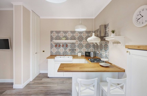 Castellammare di Stabia Apartment | Apartment 'Sunset' with Wi-Fi and Air Conditioning