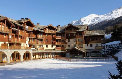 Val Cenis Apartment | Apartment for 6 with Pool, Ski-in/Ski-out Access in Val Cenis