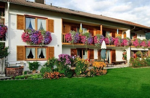 Ruhpolding Apartment | Apartment 1, 50sqm, balcony, kitchen, 1 bedroom and 1 living room, max. 4 pers., WLAN