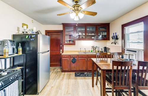 Lackawanna Apartment | Apartment > 1 Mi to Buffalo Botanical Gardens!