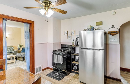 Lackawanna Apartment | Apartment > 1 Mi to Buffalo Botanical Gardens!