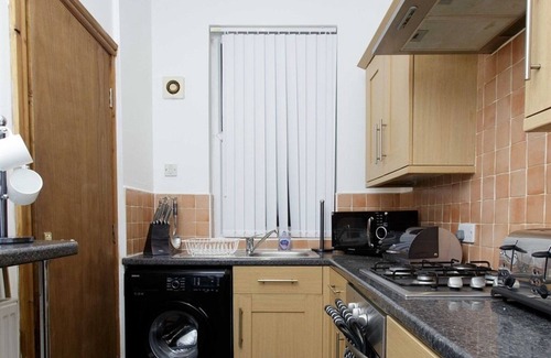 Leeds Apartment | Apartment - 1 Mile from Leeds Central- Park House