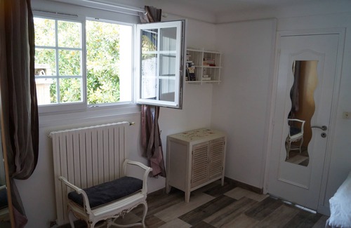 Lahonce Apartment | Apartment 15 km from the beach, jacuzzi, sauna, sleeps 5, fully equipped