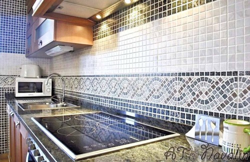 Serantes Apartment | Apartment 2: With porch, pool and garden