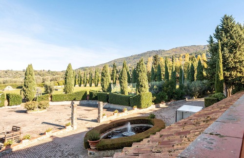 San Donato in Fronzano Apartment | Apartment '21 B Fattoria Degli Usignoli' with Shared Pool, Wi-Fi and Air Conditioning