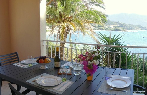 Tiuccia Apartment | APARTMENT (3Pieces) IMPREGNABLE VIEW "FEET IN THE WATER N ° 5 (cap 4 to 6 pers)