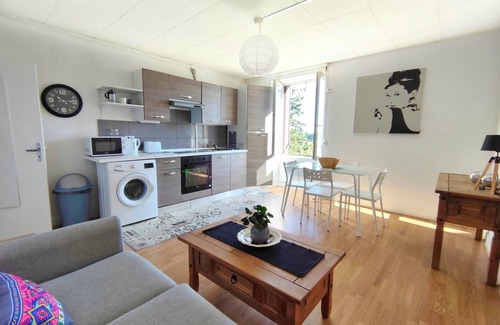 Carhaix-Plouguer Apartment | Apartment 4 a lovely 2 bed flat with garden and parking.