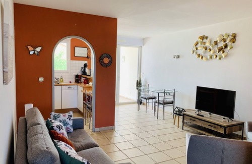 Saint-Cyprien Plage Apartment | Apartment 60 m² - 4 to 6 people - Swimming pool. Beach 700 m away. Mountain view