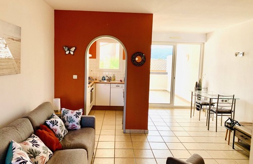 Saint-Cyprien Plage Apartment | Apartment 60 m² - 4 to 6 people - Swimming pool. Beach 700 m away. Mountain view