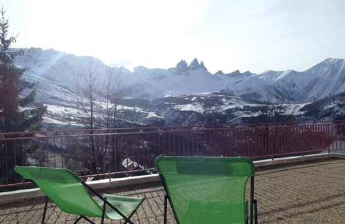 Albiez-le-Vieux Condo | Apartment 8 people facing the needles of Arves