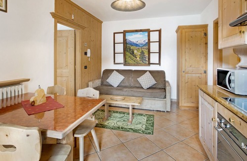 Livigno Apartment | Apartment "Abete Chalet Cambra" with Mountain View, Terrace & Garden